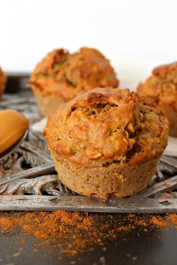 Oatmeal Peanut Butter Banana Muffins. Healthy & delicious muffin recipe, perfect for breakfast, lunch boxes or a tasty snack! Kids & adults love these | berrysweetlife.com