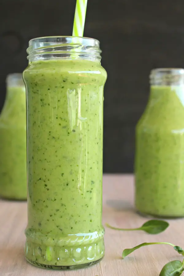 5 Minute Spinach Apple Green Smoothie - Berry Sweet Life