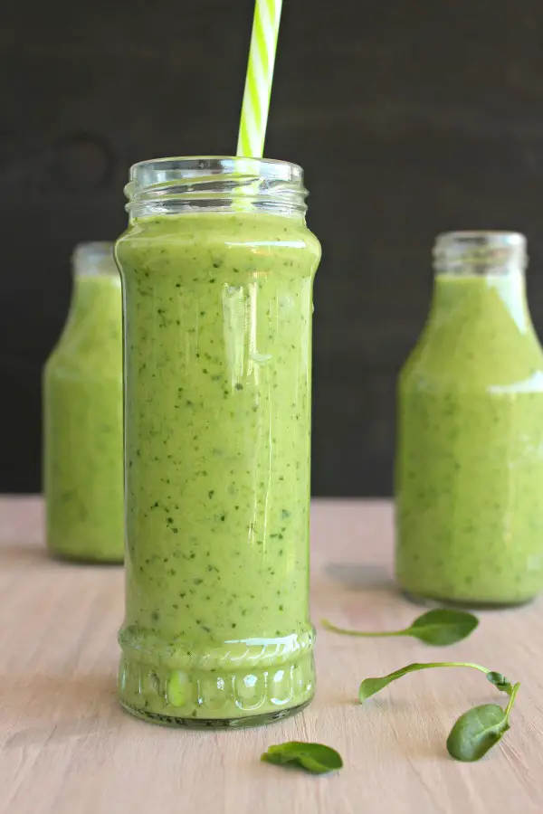 5 Minute Spinach Apple Green Smoothie. The BEST green smoothie! Easy, delicious and fresh healthy smoothie, packed with greens, cucumber and fruit! | berrysweetlife.com