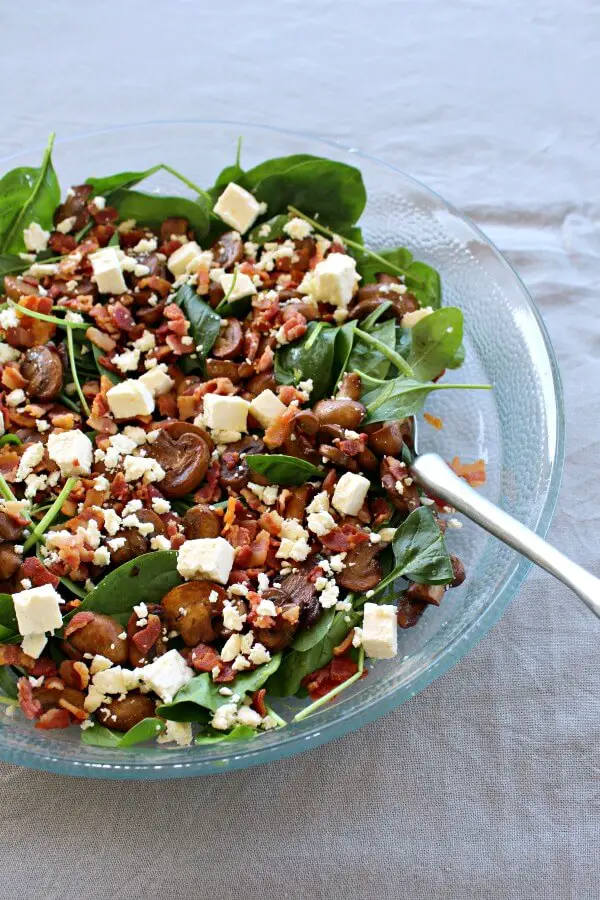 Balsamic Mushroom Bacon Spinach Salad. A truly yummy combo, perfect for all seasons and all occasions. This is a versatile salad that looks just as good as it tastes! | berrysweetlife.com