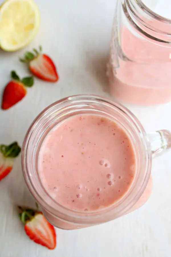 Pretty Pink Lemonade Smoothie. A healthy cross between homemade lemonade and a strawberry smoothie, too delicious for words! | berrysweetlife.com