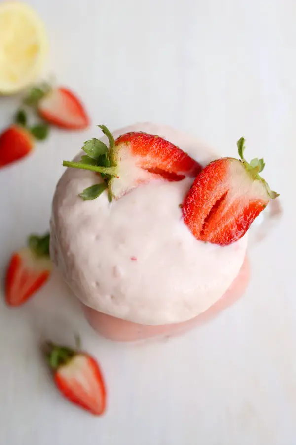 Pretty Pink Lemonade Smoothie. A healthy cross between homemade lemonade and a strawberry smoothie, too delicious for words! | berrysweetlife.com