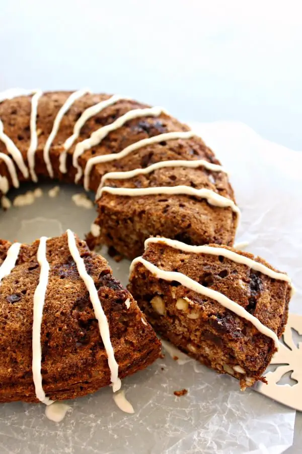 Wholewheat Pecan Date Chai-Tea Ring. A healthy, sugar free, spicy & moist tea ring bread that is sweet & nutty. Everyone will adore this recipe! | berrysweetlife.com