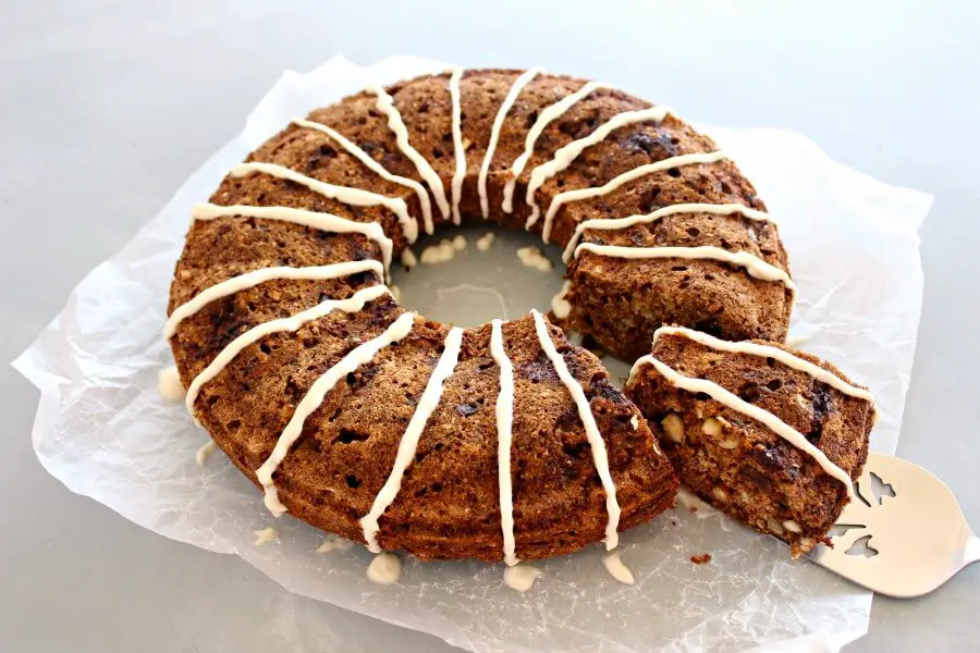 Wholewheat Pecan Date Chai Tea Ring. A healthy, sugar free, spicy & moist tea ring bread that is sweet & nutty. Everyone will adore this recipe! | berrysweetlife.com