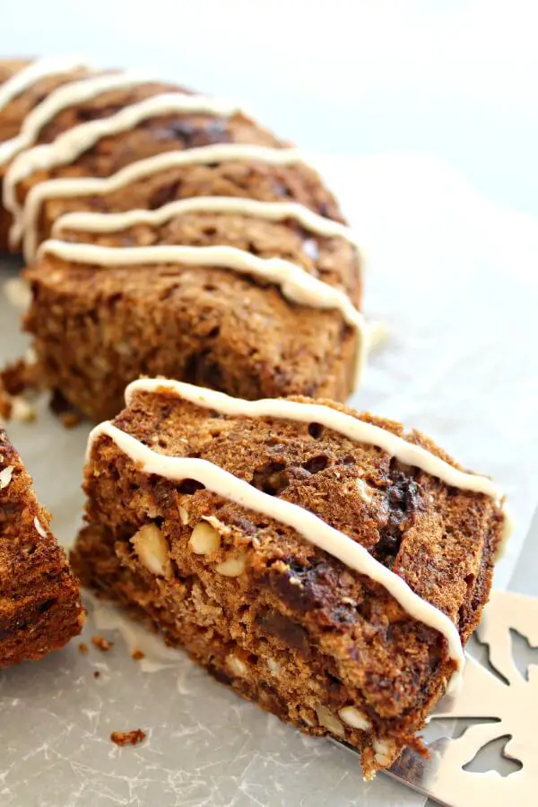 Wholewheat Pecan Date Chai-Tea Ring. A healthy, sugar free, spicy & moist tea ring bread that is sweet & nutty. Everyone will adore this recipe! | berrysweetlife.com