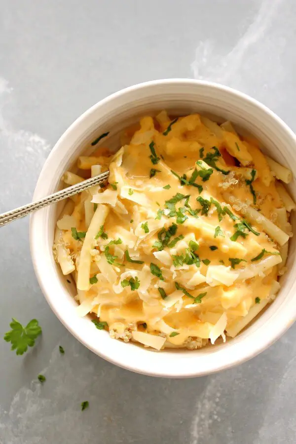 Healthier Butternut Quinoa Macaroni Cheese. Gluten free hearty winter fare that is FULL of flavour and healthy goodness. Kids will adore this dish! | berrysweetlife.com