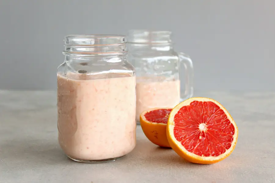 Immune Boosting Grapefruit Banana Smoothie. A nutrient rich, delicious 4 ingredient smoothie that is quick and easy to make. The perfect healthy breakfast or snack! | berrysweetlife.com