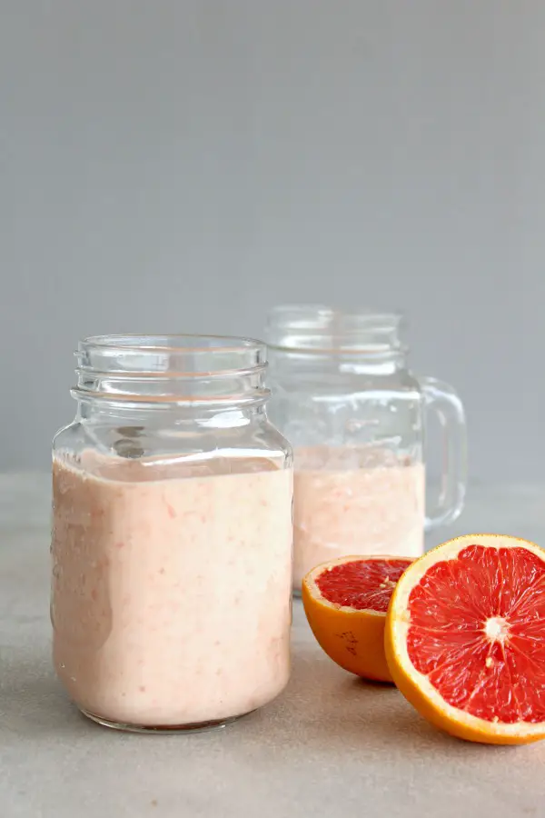 Immune Boosting Grapefruit Banana Smoothie. A nutrient rich, delicious 4 ingredient smoothie that is quick and easy to make. The perfect healthy breakfast or snack! | berrysweetlife.com