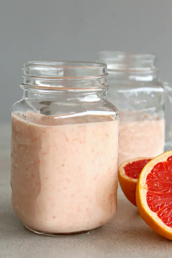 Immune Boosting Grapefruit Banana Smoothie. A nutrient rich, delicious 4 ingredient smoothie that is quick and easy to make. The perfect healthy breakfast or snack! | berrysweetlife.com