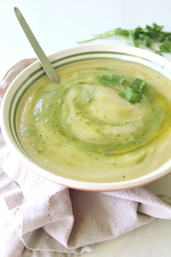 Simple Cauliflower Potato Celery Soup is low carb, vegan, ready in 30 minutes and it's packed with healthy fresh veggies and overflowing with flavour! | berrysweetlife.com