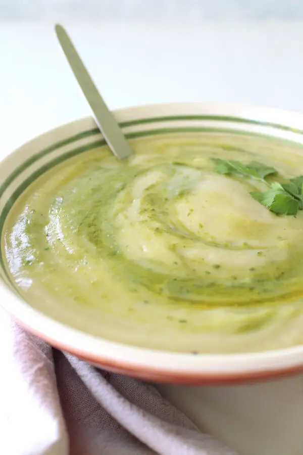 Simple Cauliflower Potato Celery Soup is low carb, vegan, ready in 30 minutes and it's packed with healthy fresh veggies and overflowing with flavour! | berrysweetlife.com