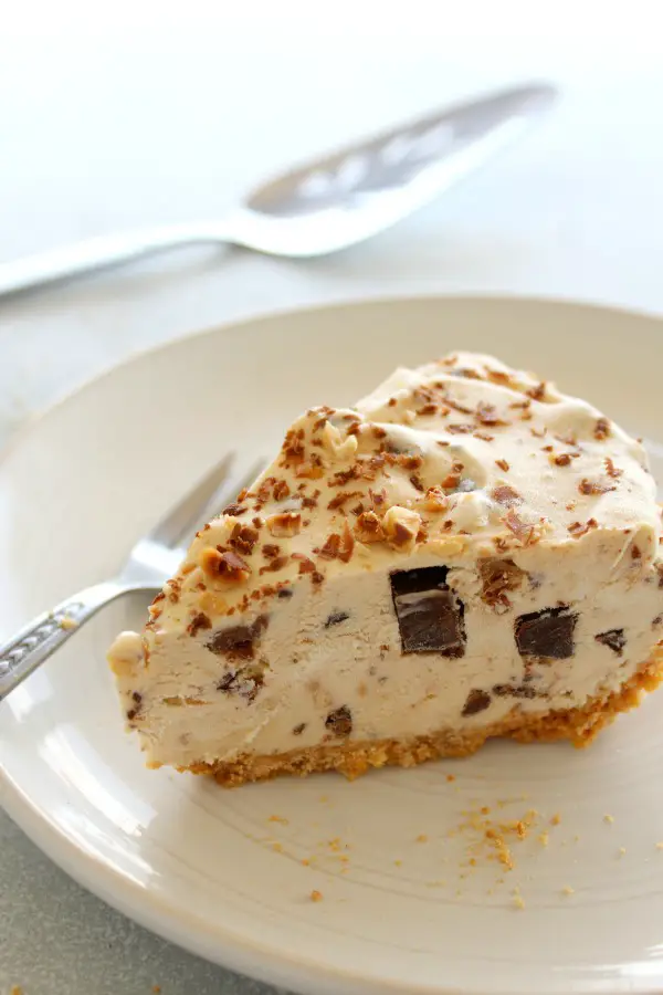 Chocolate Chip Peanut Butter Ice Cream Pie. An easy dessert and HEAVENLY Indulgence! Made with a tub of vanilla ice cream, nut butter, chocolate chips and a graham cracker crust, perfect for summer get togethers! | berrysweetlife.com