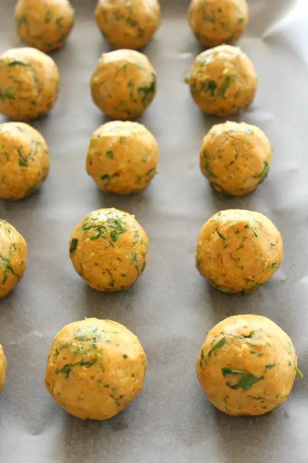 Wonderfully herby quick and easy, perfect Oven Baked Healthy Vegan Falafel balls or patties, NO deep frying - baked in the oven. Great on pitas or greens | berrysweetlife.com