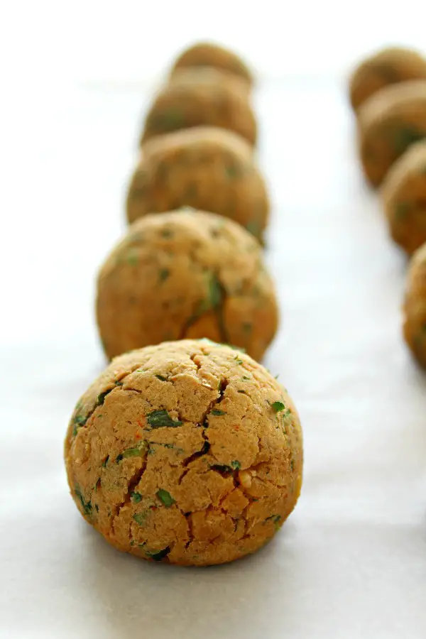 Wonderfully herby quick and easy, perfect Oven Baked Healthy Vegan Falafel balls or patties, NO deep frying - baked in the oven. Great on pitas or greens | berrysweetlife.com