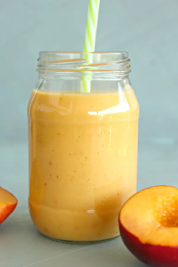 Post Workout Tropical Turmeric Smoothie. The absolute BEST tropical fruit smoothie made with 4 fruits and Greek yoghurt or coconut milk - packed with vitamins, minerals, protein and energy! | berrysweetlife.com