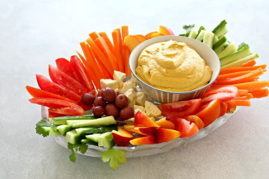 5 Minute Spicy Paprika Tahini Hummus. Easy, nutritious and delicious Hummus made with chickpeas, tahini, olive oil, coconut milk and spices | berrysweetlife.com