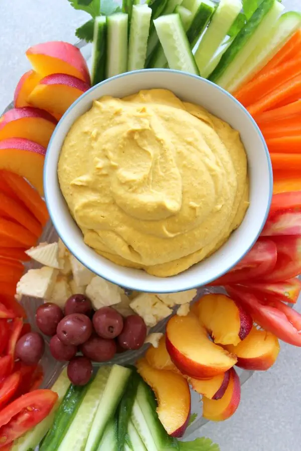 5 Minute Spicy Paprika Tahini Hummus. Easy, nutritious and delicious Hummus made with chickpeas, tahini, olive oil, coconut milk and spices | berrysweetlife.com