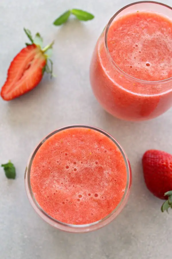 Make Healing Fresh Pineapple Berry Juice at home in your blender in 8 minutes! It's tropical, healthy, easy, completely delicious and so refreshing | berrysweetlife.com