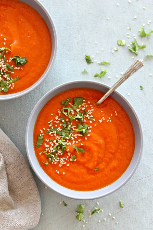 Quick and easy vegan Nutritious Red Pepper Carrot Soup bursting with flavour, colour, vitamins and minerals, this is such a healthy and delicious dinner! | berrysweetlife.com