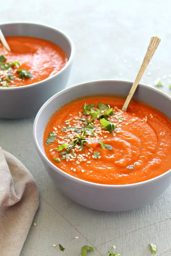 Quick and easy vegan Nutritious Red Pepper Carrot Soup bursting with flavour, colour, vitamins and minerals, this is such a healthy and delicious dinner! | berrysweetlife.com