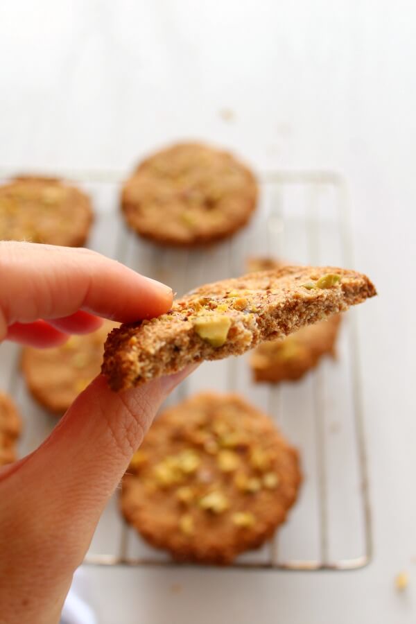 No sugar, gluten, dairy or eggs - these crispy, perfectly spiced, vegan One Bowl Pistachio Ginger Snaps are so easy, just 5 minutes to bake to perfection! | berrysweetlife.com