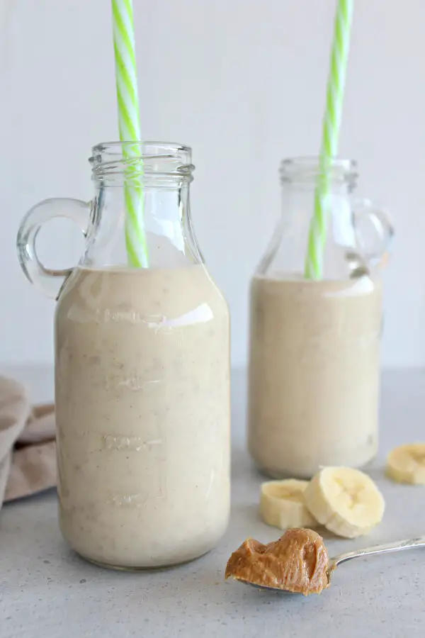 Peanut Butter Banana Protein Smoothie. A 5 minute thick, creamy, DELICIOUS smoothie that is packed with protein, vitamins and minerals | berrysweetlife.com