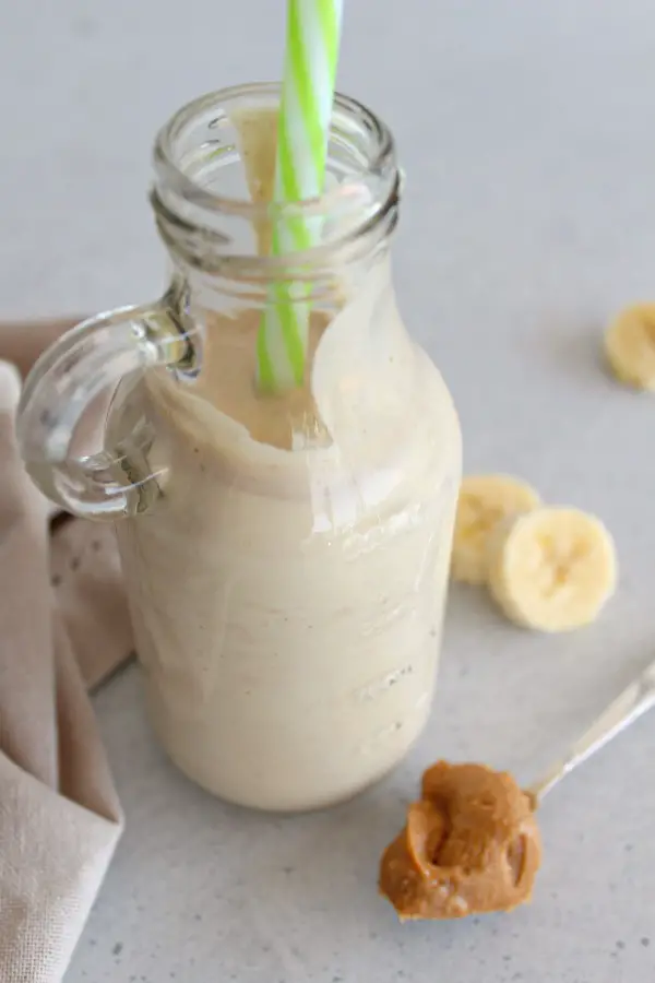 Peanut Butter Banana Protein Smoothie. A 5 minute thick, creamy, DELICIOUS smoothie that is packed with protein, vitamins and minerals | berrysweetlife.com