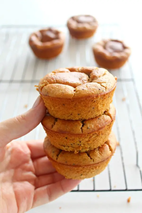 Easy Lemon Poppy Seed Blender Muffins. Naturally sweetened and gluten free, these healthy muffins are made in minutes and taste absolutely HEAVENLY <3 | berrysweetlife.com