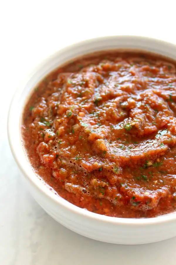 Favourite Homemade Tasty Tomato Salsa. The simplest, most DELICIOUS 5 minute salsa made with fresh, healthy veggies, spices and herbs | berrysweetlife.com