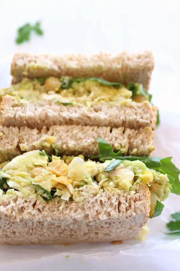 Smashed Chickpea Avocado Chicken Salad. 15 minute CREAMY, tasty and really healthy salad. Eat this in sandwiches, bagels, wraps, on toast etc | berrysweetlife.com