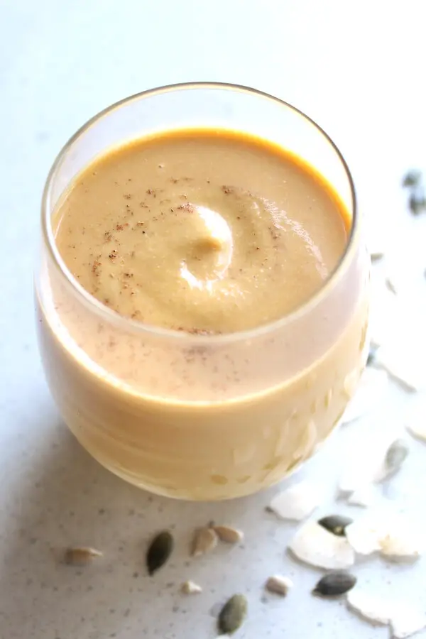 Healthy, vegan and skinny, yet it tastes like a pumpkin milkshake! Healthy Glow Pumpkin Smoothie is full of heart and skin healthy vitamins and minerals | berrysweetlife.com