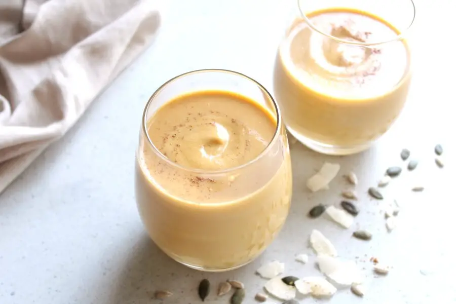 Healthy, vegan and skinny, yet it tastes like a pumpkin milkshake! Healthy Glow Pumpkin Smoothie is full of heart and skin healthy vitamins and minerals | berrysweetlife.com