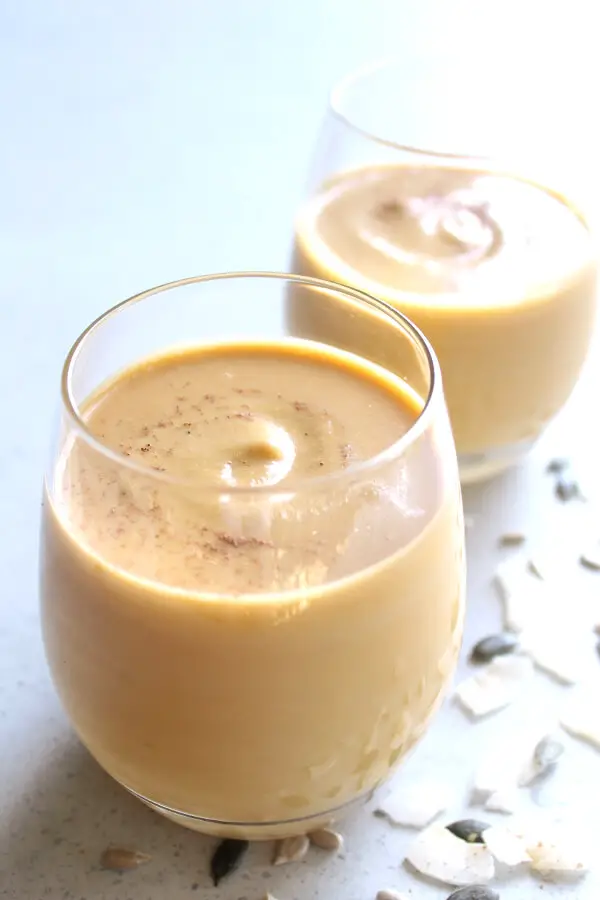 Healthy, vegan and skinny, yet it tastes like a pumpkin milkshake! Healthy Glow Pumpkin Smoothie is full of heart and skin healthy vitamins and minerals | berrysweetlife.com