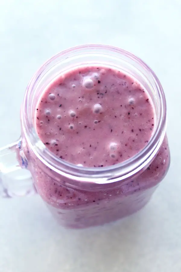 This high Antioxidant Berry Blaze Smoothie is full of superfood berries, banana and coconut milk. Dairy free, vegan, healthy, delicious and easy to make | berrysweetlife.com