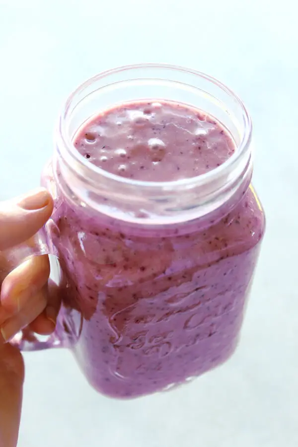 This high Antioxidant Berry Blaze Smoothie is full of superfood berries, banana and coconut milk. Dairy free, vegan, healthy, delicious and easy to make | berrysweetlife.com