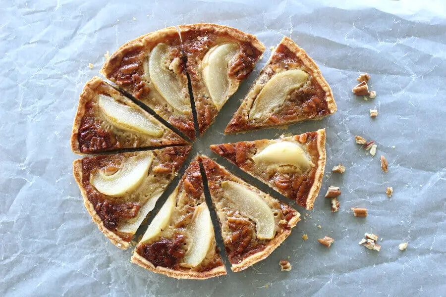 A Rich Caramel Pecan Pear Pie recipe that is the best I have ever had! Made with a buttery crust from scratch, poached pears and a creamy carmel filling | berrysweetlife.com