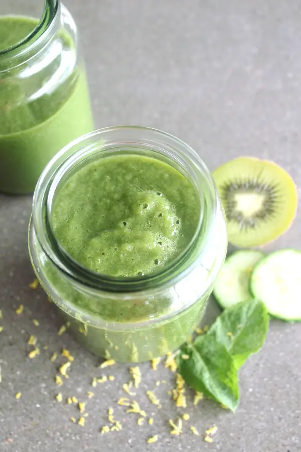 This delicious Minty Alkaline Kiwi Green Smoothie is low carb, raw, vegan, dairy free, quick and easy to make and a great energy booster! | berrysweetlife.com