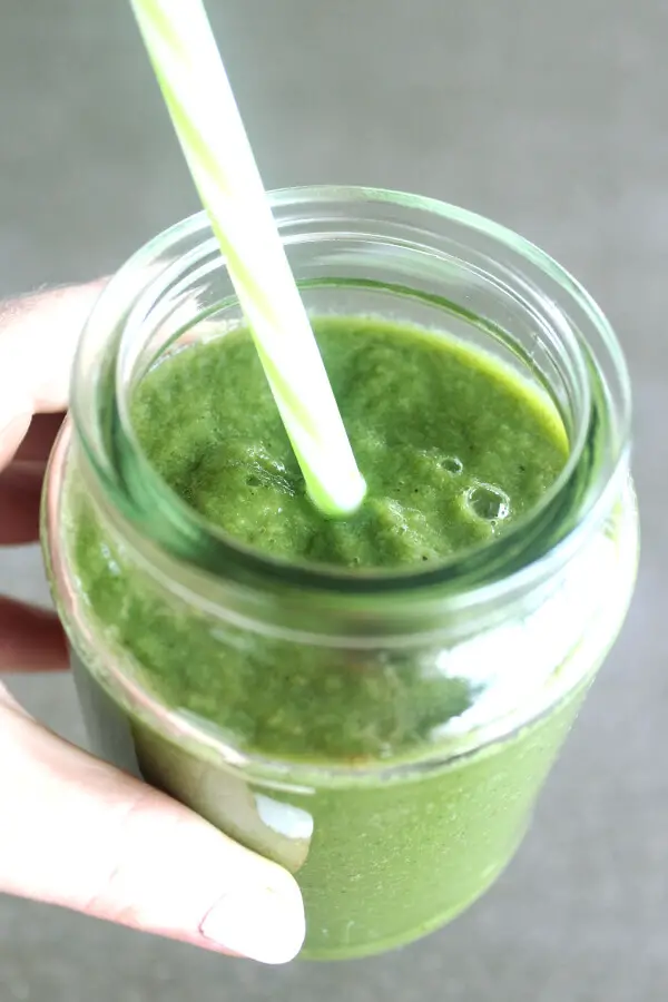 This delicious Minty Alkaline Kiwi Green Smoothie is low carb, raw, vegan, dairy free, quick and easy to make and a great energy booster! | berrysweetlife.com