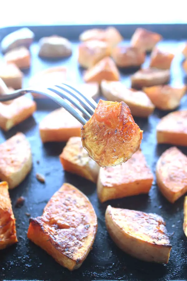 Ridiculously easy to make, it’s healthy, vegan and it tastes sublime…You’ll love this Crispy Caramelised Roasted Butternut Squash recipe | berrysweetlife.com