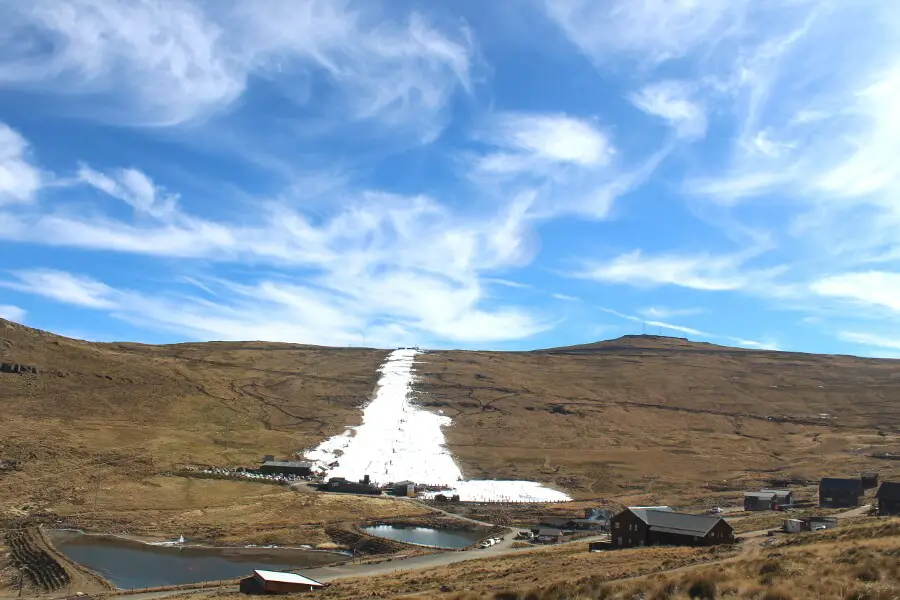 A list of 16 Reasons To Visit Afriski Lesotho: from the sheer beauty, the snow and the skiing, to the delicious food and spicy gluhwein! | berrysweetlife.com