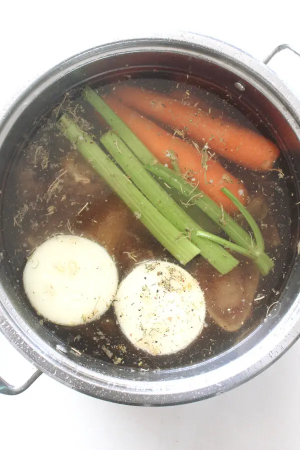 How To Make Your Own Bone Broth | berrysweetlife.com