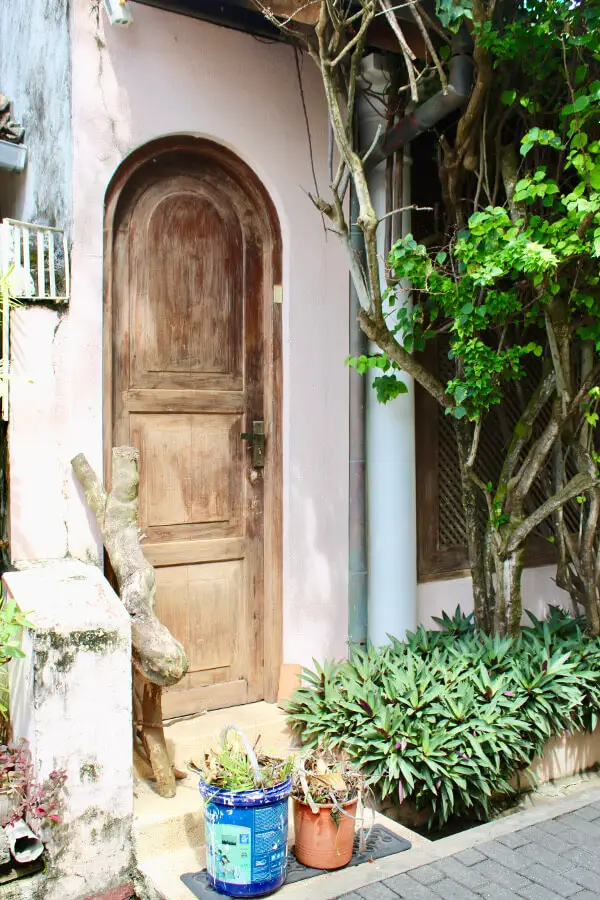 The Lovely Doors Of Galle Fort | berrysweetlife.com