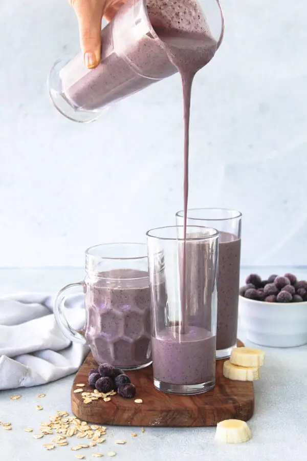 Creamy Blueberry Oatmeal Smoothie | berrysweetlife.com