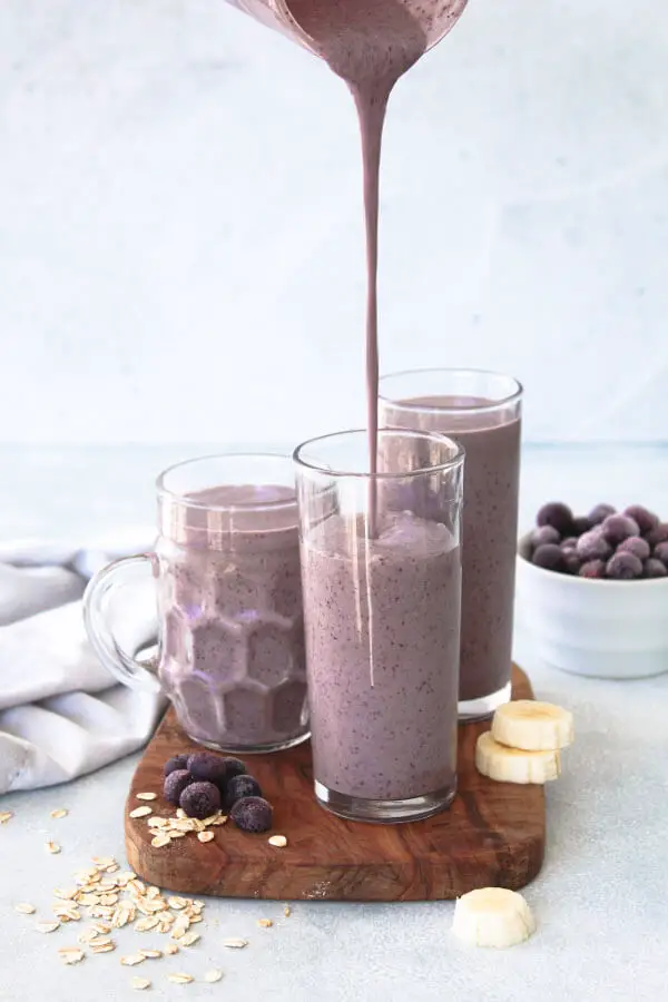 Creamy Blueberry Oatmeal Smoothie | berrysweetlife.com