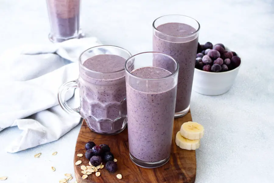 Creamy Blueberry Oatmeal Smoothie | berrysweetlife.com