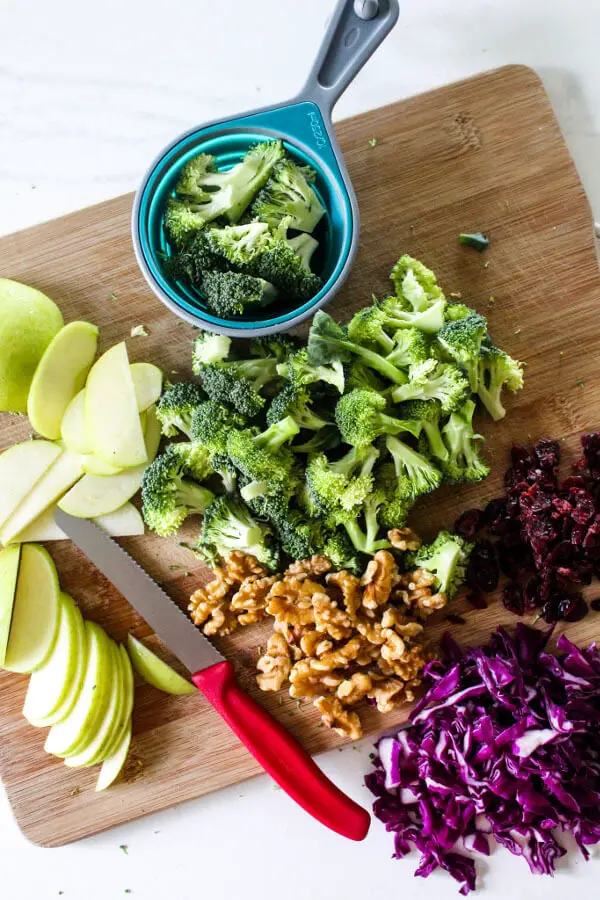 Broccoli Apple Cranberry Detox Salad | berrysweetlife.com