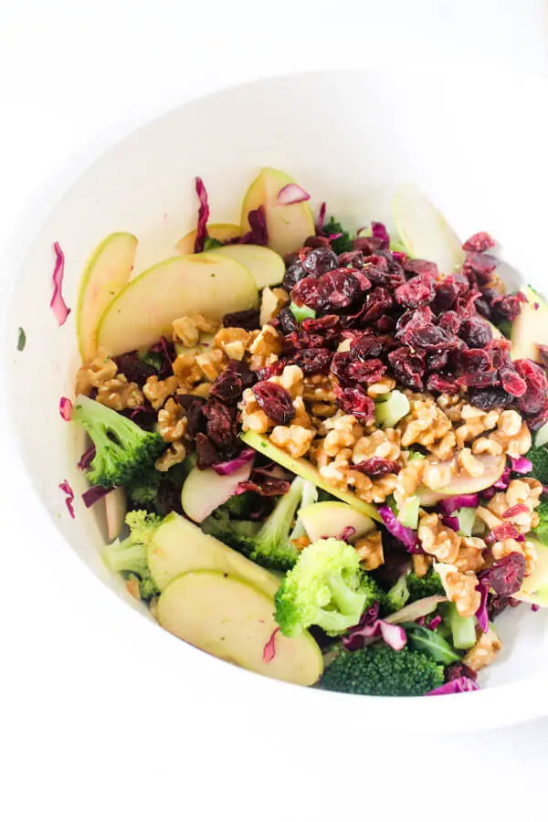 Broccoli Apple Cranberry Detox Salad | berrysweetlife.com