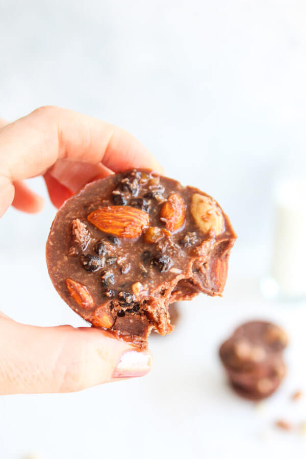 Easy Chocolate Coconut Cashew Bites | berrysweetlife.com