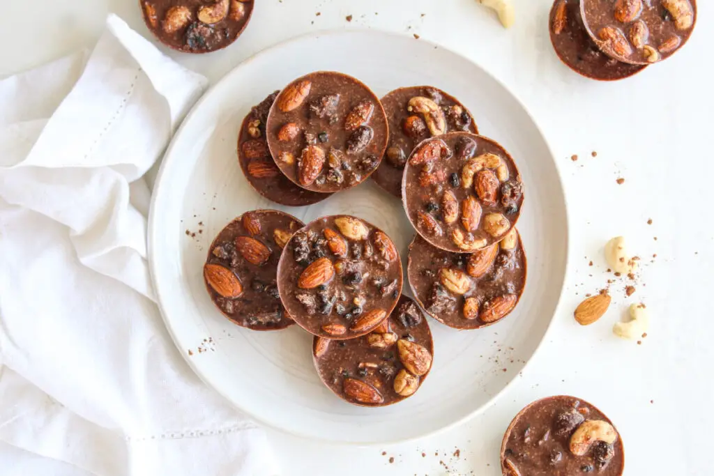 Easy Chocolate Coconut Cashew Bites | berrysweetlife.com