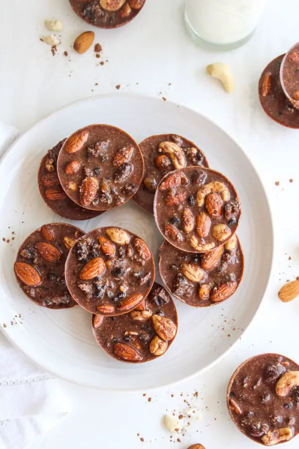 Easy Chocolate Coconut Cashew Bites | berrysweetlife.com